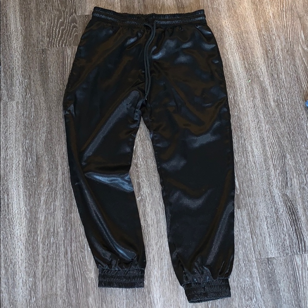 Boohoo - Satin joggers